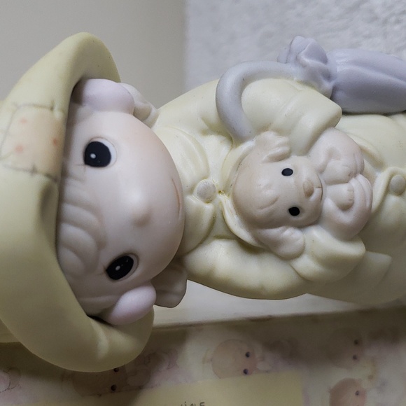 1993 Vintage Collectable Figurine Precious Moments “An Event For All Seasons” - Picture 2 of 6